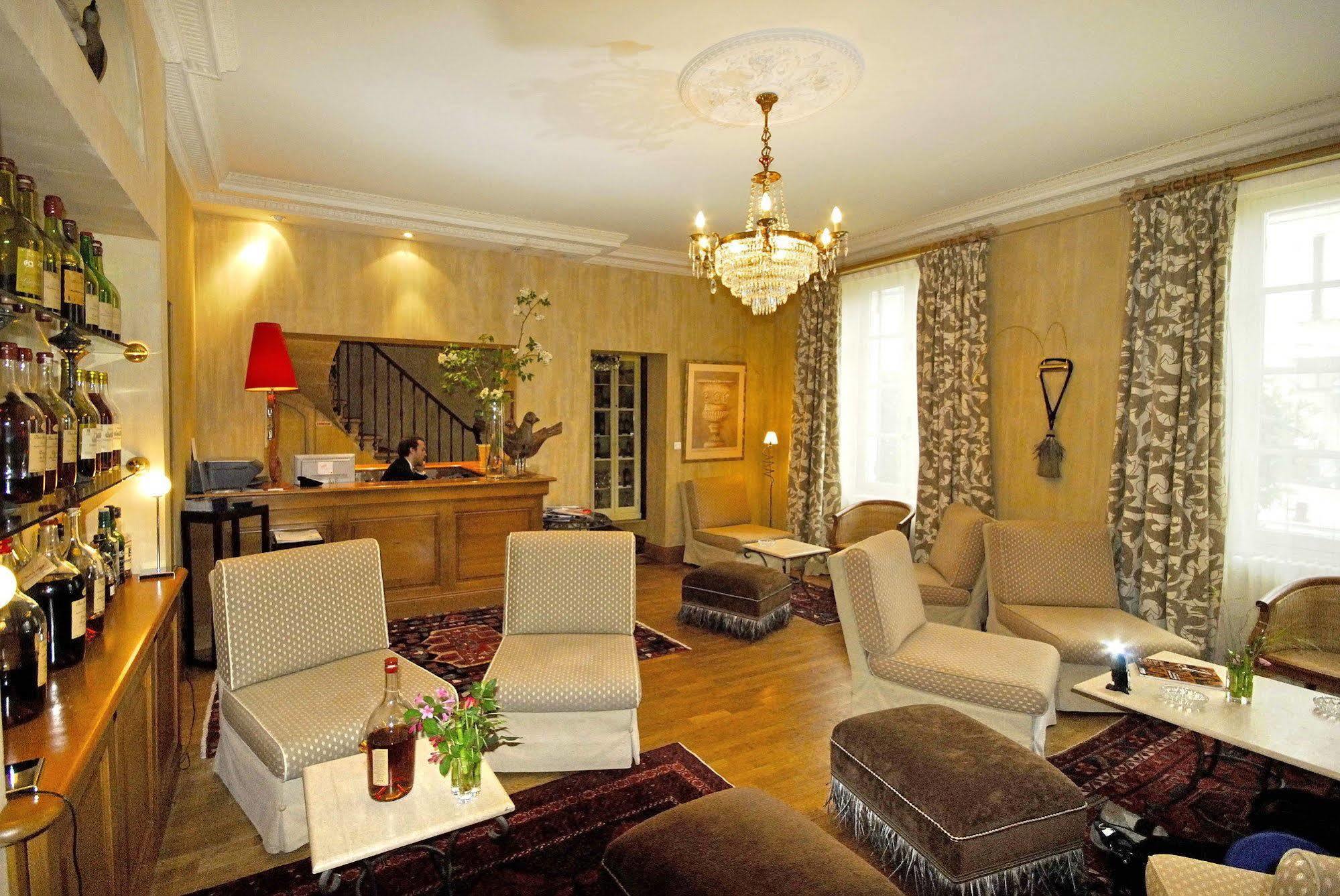 Hôtel Claude Darroze Langon  Buitenkant foto